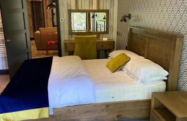 Sandy Balls Holiday Park Pet Friendly Lodge - Photo 13