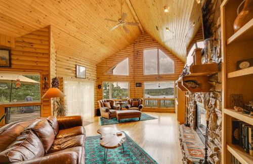 Decks and Views Spacious Cabin Near Table Rock Lake - Foto 1
