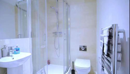 Royal Docks Modern Retreat Eddington Court Sleeps 5 - Foto 4