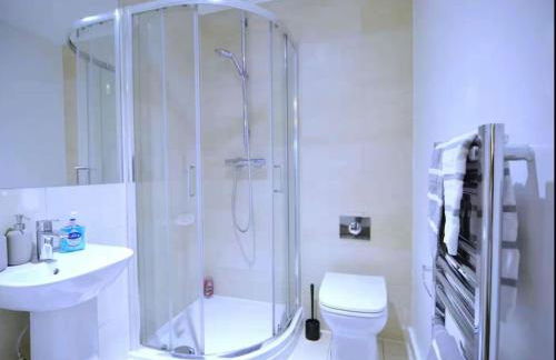 Royal Docks Modern Retreat Eddington Court Sleeps 5 - Foto 4