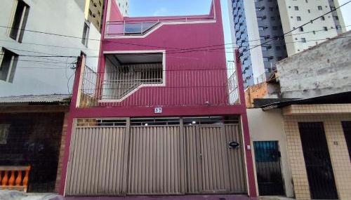 Casa com suítes privativas - Localização no centro, perto de serviços e pontos turísticos - Foto 2