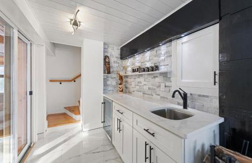 NEW Modern Barrel Getaway HOT TUB & Game Room - Foto 14