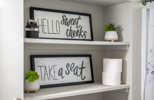 Cozy Industrial Kildaire Farms Home- near Downtown - Foto 22