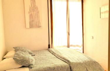 NO FIESTAS, 5 DORMITORIOS Solo familias, parejas o trabajo PARKING Público Gratis a 300m - Foto 14