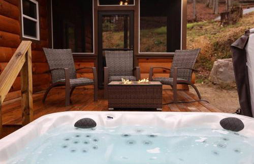 Rustic Modern Cabin with Hot Tub near rafting and Great Smokey Mountains - Foto 6