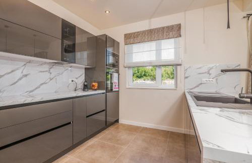 Villa surrounded by nature - Photo 11