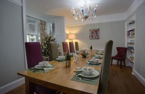 Luxury Large Five Bedroom Family House Sleeps 10 - Photo 38