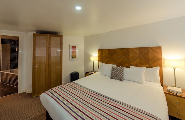 PREMIER SUITES Liverpool - Photo 13