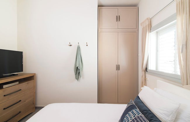 Bauhaus Boutique by TLV2rent - Photo 4