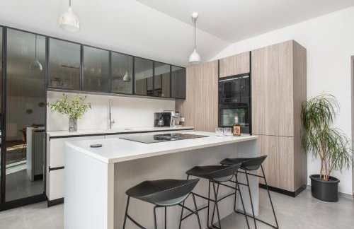 Luxury Villa Kristina with Heated Pool near Omis for 12 Guests - Foto 14