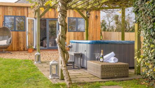 Wisteria View with hottub & cabin sleeps 20 - Foto 1, Garden