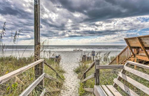 Walk to Ocean Surfside Beach Condo with Pool Access - Foto 3