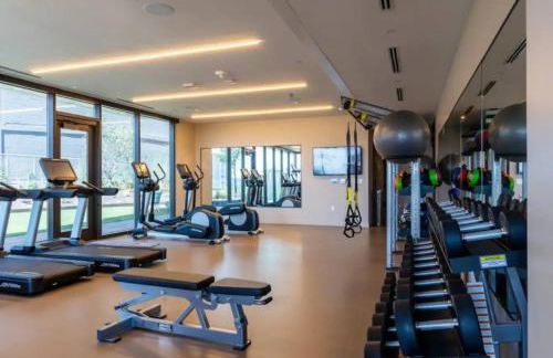 Modern Downtown Condo - Rooftop pool - Top Amenities - Foto 36