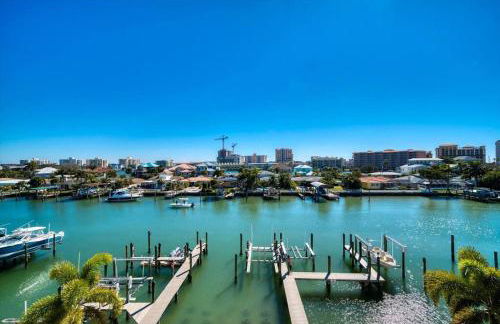 Clearwater Penthouse 5 min Beach walk Heated Pool - Foto 8