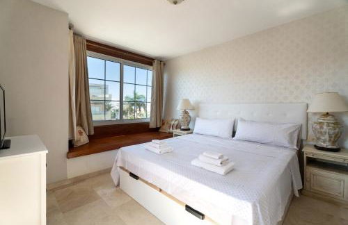 La Caleta Luxury Seaside Villa with 3 Bedrooms and Private Pool - Foto 7