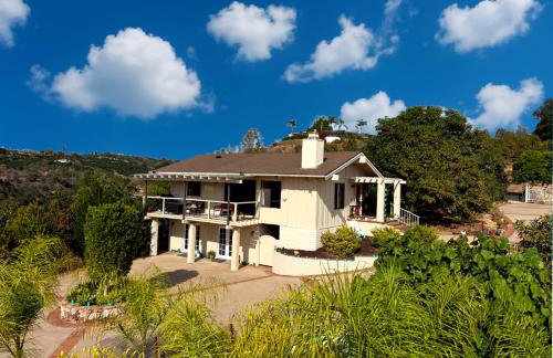 Hilltop Villa & Guesthouse, Pool Oasis, Pickleball Court - Photo 40