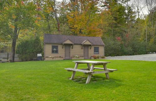 Lake George Waterfront Cabin with On-Site Marina! - Foto 22