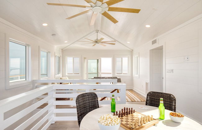 Ocean's Eye by Avantstay Beach Front Home w/ Roof Top, Pool & Putting Green! - Foto 40