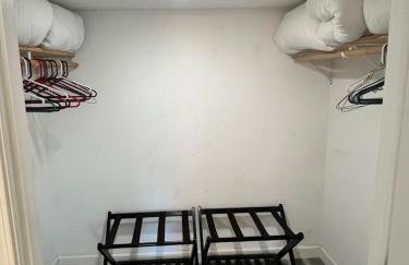 Private Lower Level Suite in Home-Sep Entrance! - Foto 31