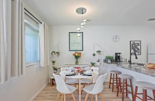 The YinYang - King Bed , Workspace , Full Kitchen - Foto 3