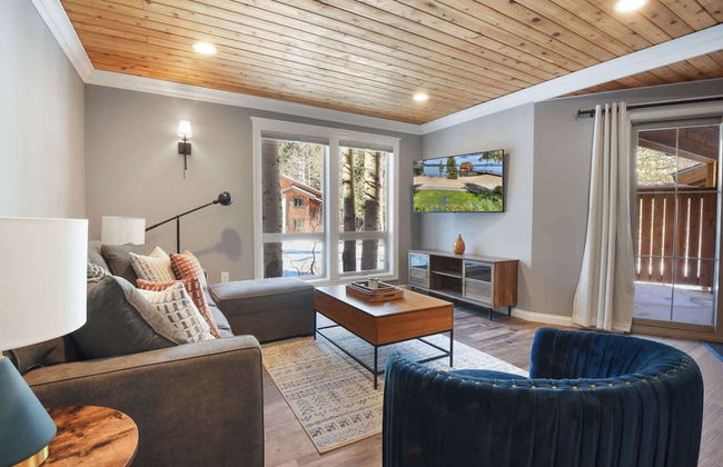 Alpine Chalet Nature Lovers Rejoice! Chic 4 BDR - Photo 16