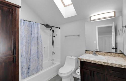 Spacious 3-Bedroom Near Campus - Photo 5