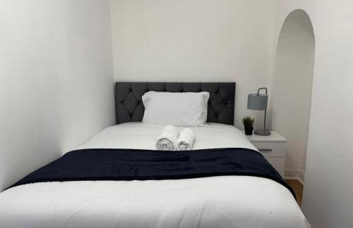 4 Beds House for Families & Contractors with Free Parking - Photo 35