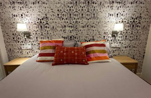 Stylish & Cozy 1BR Steps from Royal Palace | By Airnest - Photo 5