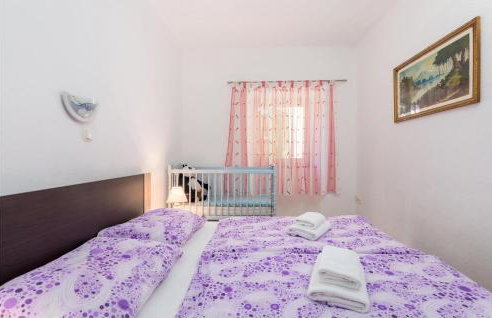 Nice Apartment In Garica With Wifi - Photo 21