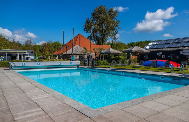 Chalet Near the Golf Course on a Holiday Park - Foto 17