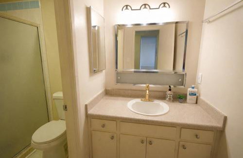 Peaceful Family Friendly 2BR 2BA Entire Apt Unit in Belmont Hill - Foto 29