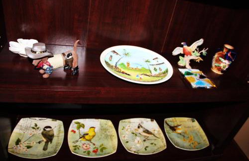 Bright 3 bedroom home with full kitchen, fenced backyard, sports court and free parking - Foto 12