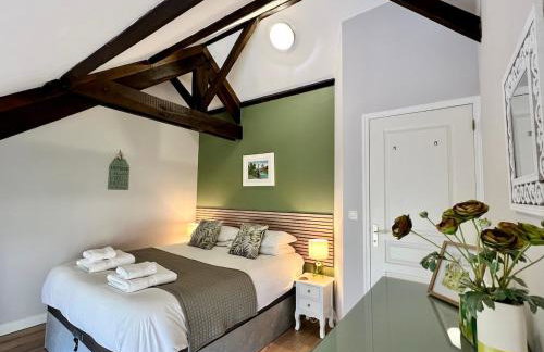 Quai du Val is a Charming Pet and Family Friendly Riverside Gite in Lehon close to Dinan Sleeps 7 - Photo 8