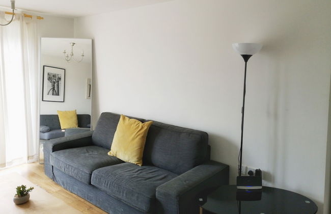 Bright & Modern 2BR Apartment Parking - Foto 8