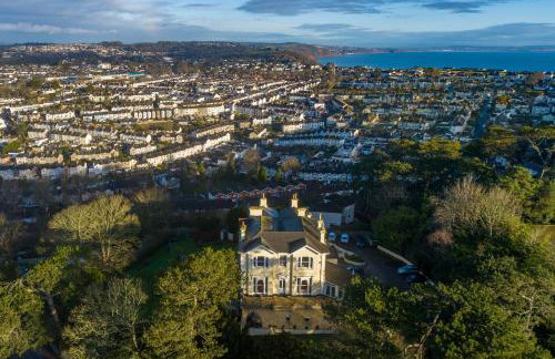 Stunning Apartment in Victorian Villa with Garden - Photo 23