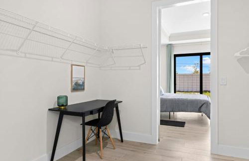 Colorful retreat near beach and pickleball courts - Foto 5