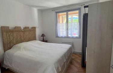 Appartement les Mésanges en rez de jardin -terrasse-2 chambres-parking - Foto 6