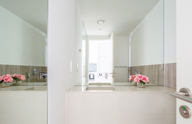 Superb And Modern 1BR on a Premier Waterfront Location! - Photo 9