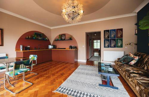 Art Deco Coastal Apartment with Private Garden - Foto 7