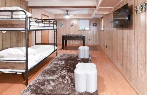 Charming Renovated Cabin with Fireplace - Foto 21