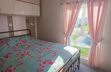 Beautiful Holiday Home 3 Bed Caravan by The Beach, Free Wifi, Games Console, TVs & DVD's, Passes Not Included - Foto 7