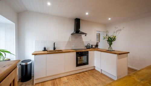 Spacious & Stylish StoneHous Cottage - Photo 2