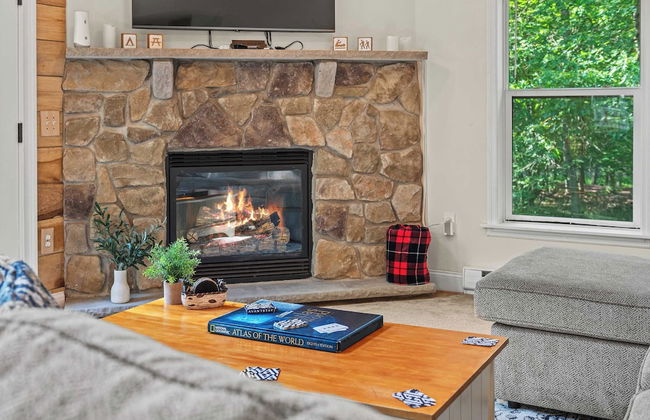 Alpine Serenity by Avantstay Beach + Lake Access Theater, Deck, Playroom - Foto 7