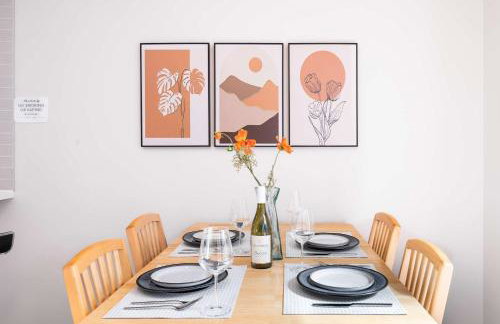 Modern 2BR Retreat w Maple Leaf UW&Park - Foto 24