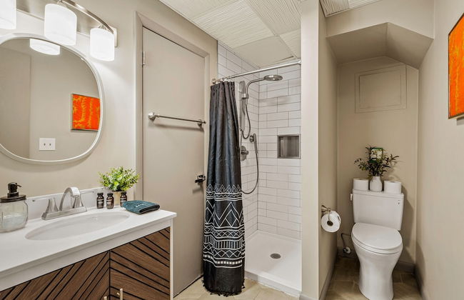 Emerald Bluff by Avantstay Lake Views Deck Fire Pit Game Room - Photo 46