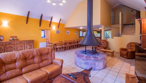 Grande maison conviviale à Saint-Côme-d'Olt avec jardin et cheminée - Photo 2