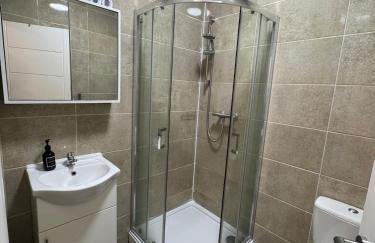 #29 Sweet 1 Bed sleeps 4 with free parking BHX NEC - Foto 8