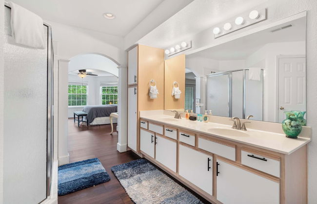 Lake Hideaway Waterfront Condo w/ Resort Perks! - Photo 20