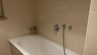 Helle großzügige ruhige Dreizimmerwohnung in Altstadtnähe mit kostenlosem Tiefgaragenstellplatz - Foto 5