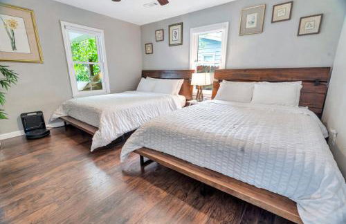 Cheerful 2-Bedroom with convenient Expressway access - Photo 13